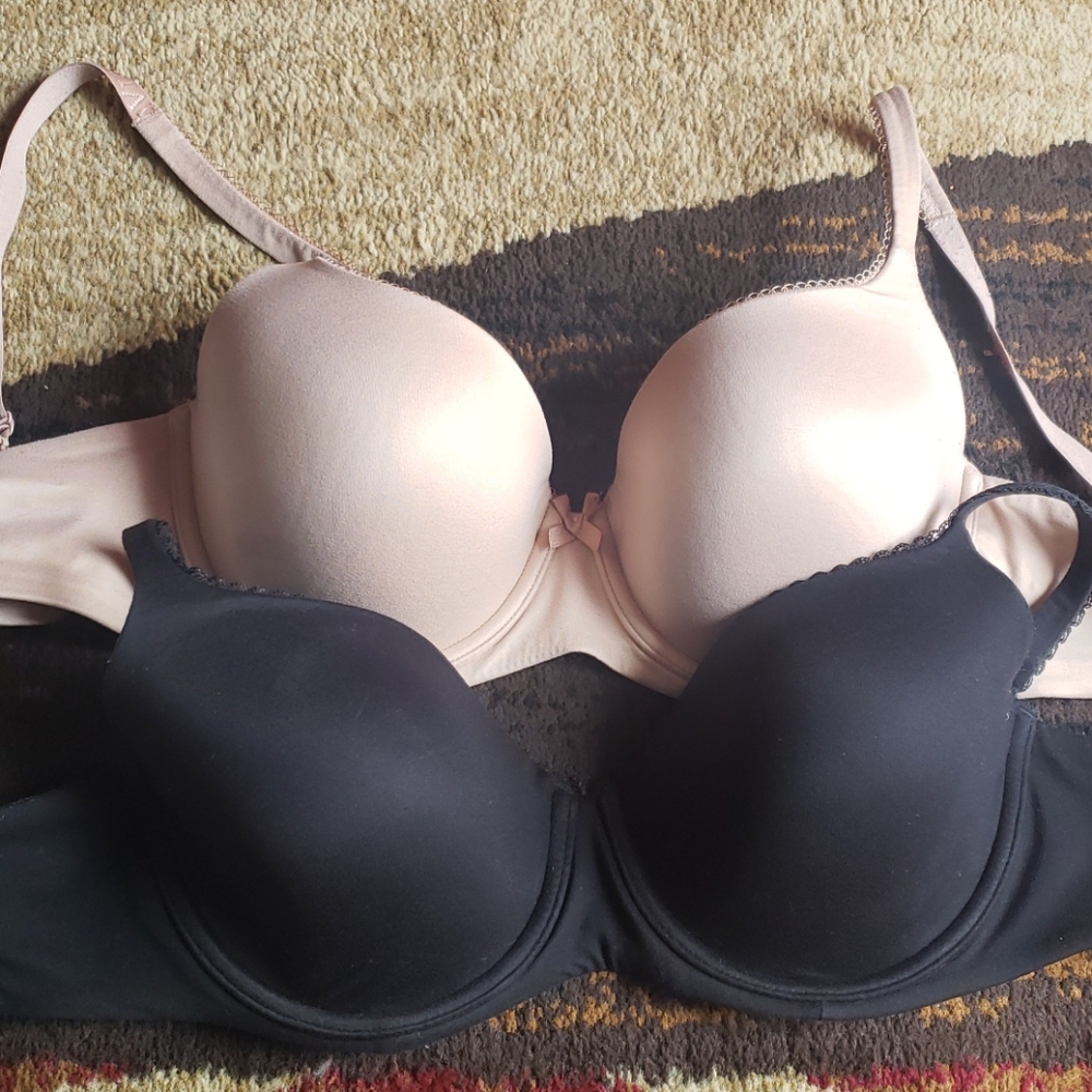 Victoria's Secret Body 36D nude & black bras